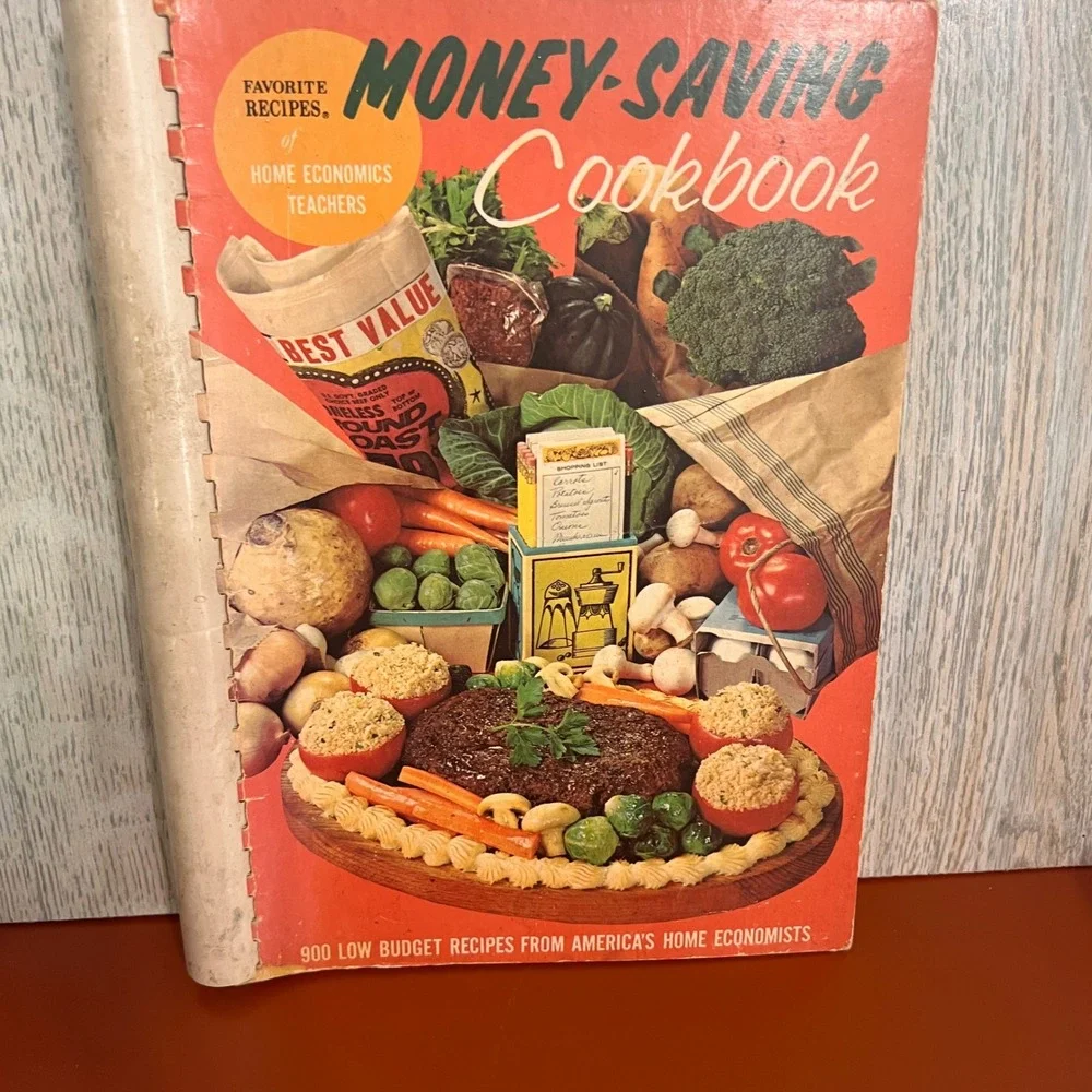 Vintage 1971 Money-Saving Cookbook Favorite Recipes Home Economics Teachers 900